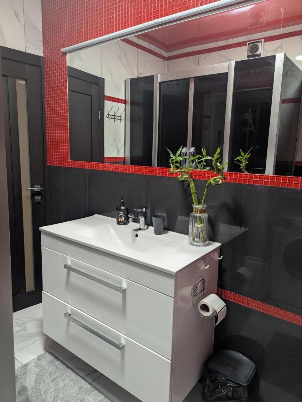 Appartement 2-Кім Новобудова, Центр, Провулок Лапушкіна , 9 à Khmelʼnytsʼkyy Extérieur photo